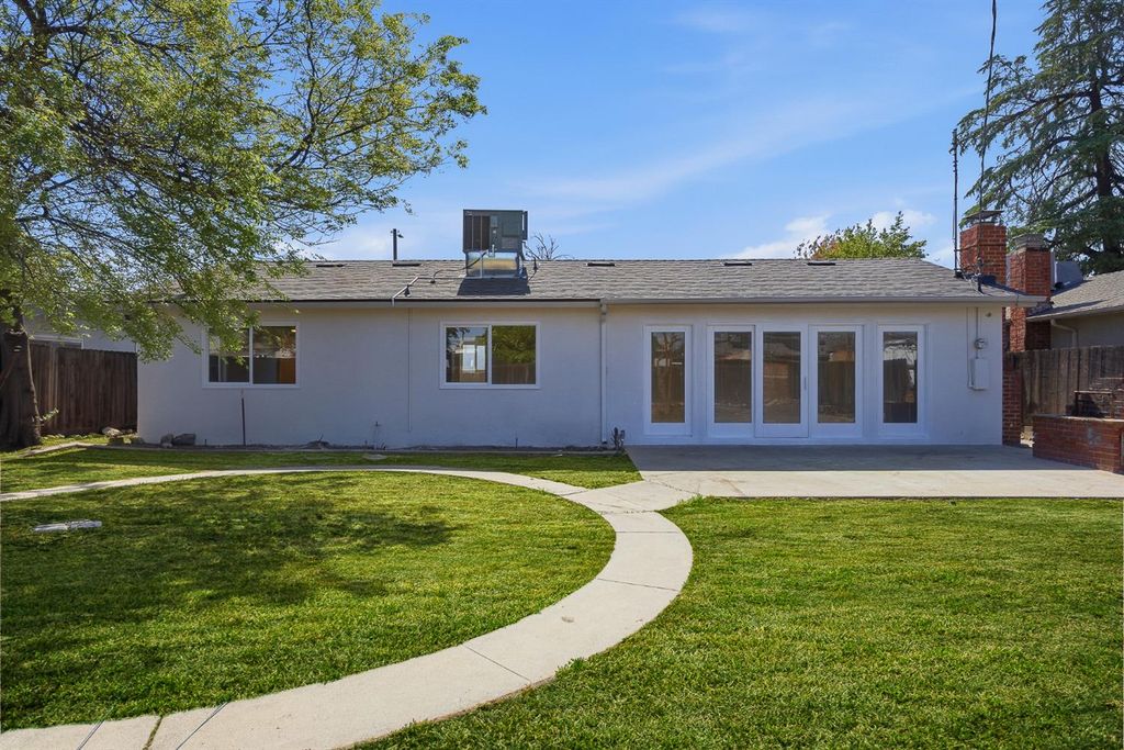 Image 23 of property listing at 3915 E Holland Avenue, Fresno, CA 93726