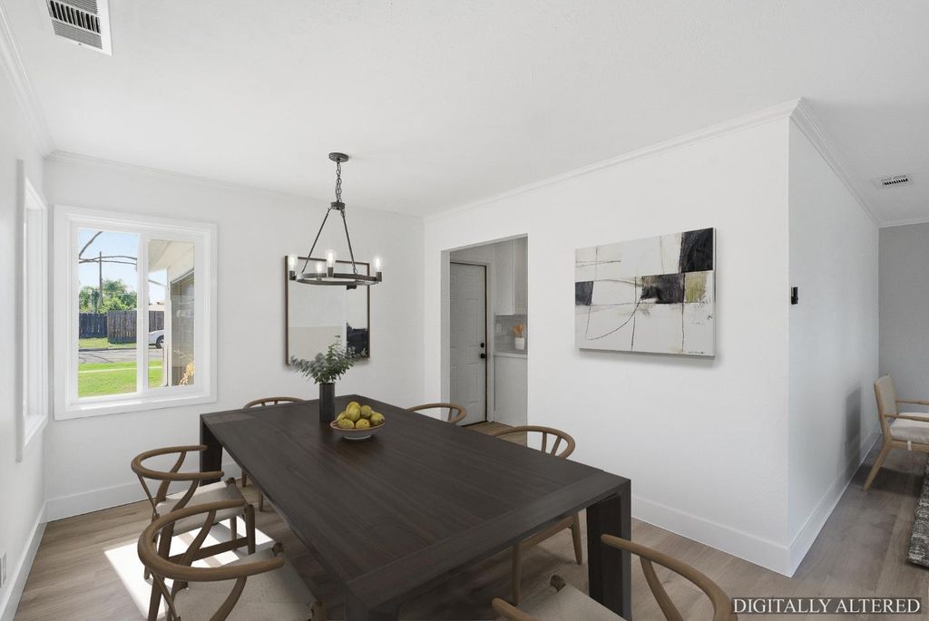 Image 6 of property listing at 3915 E Holland Avenue, Fresno, CA 93726