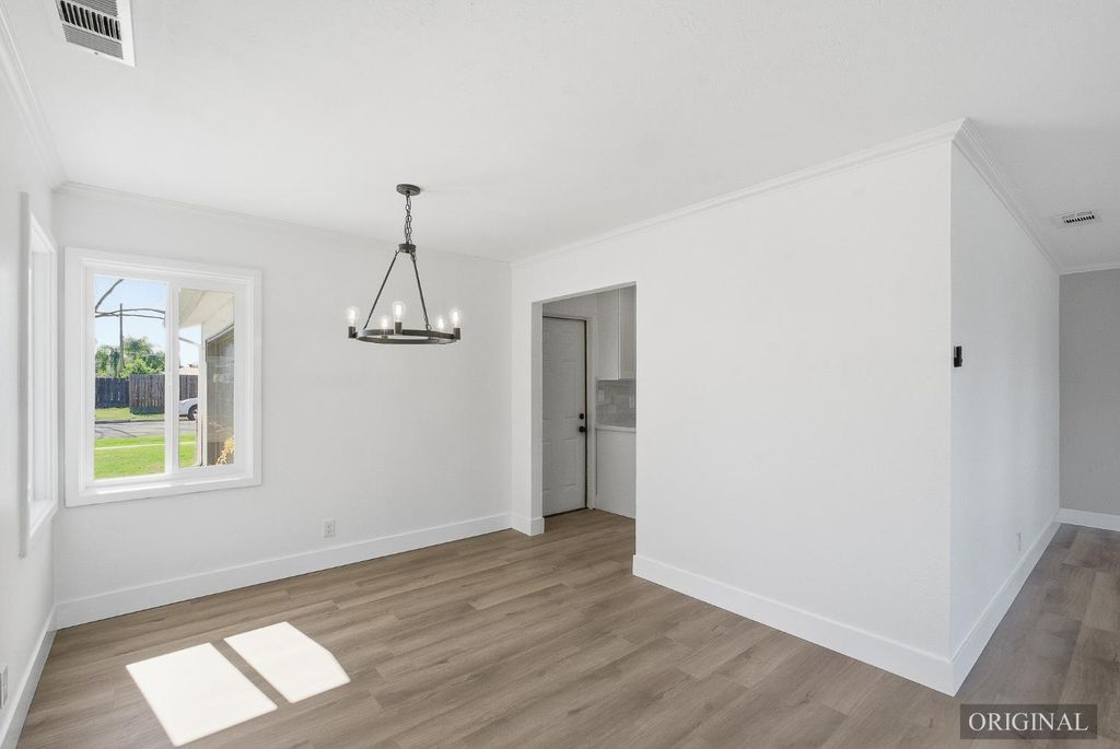 Image 7 of property listing at 3915 E Holland Avenue, Fresno, CA 93726