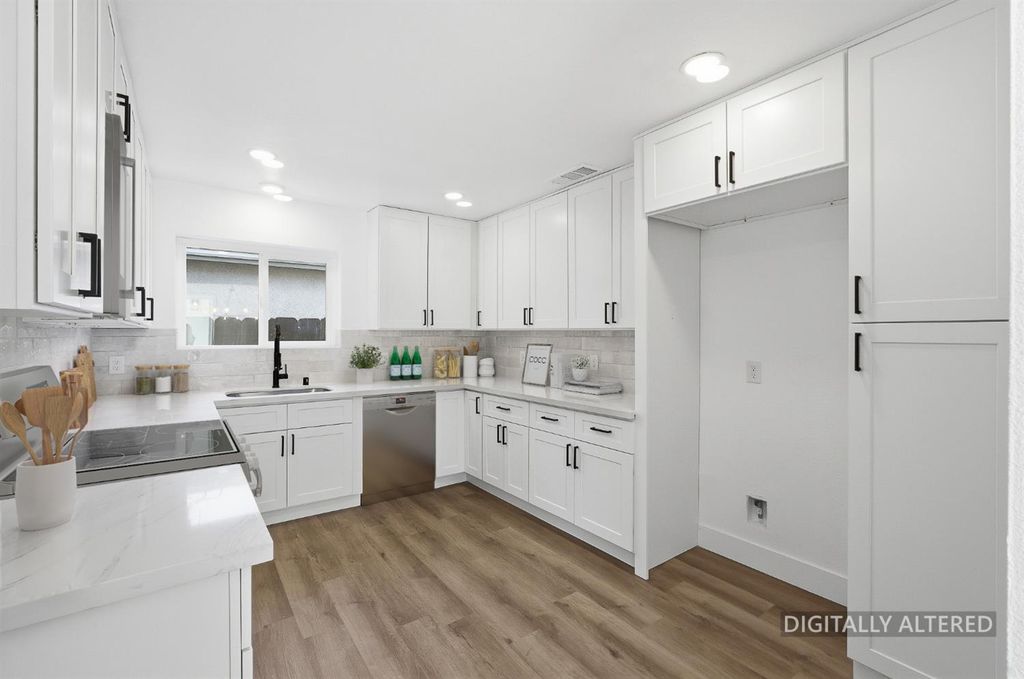 Image 8 of property listing at 3915 E Holland Avenue, Fresno, CA 93726