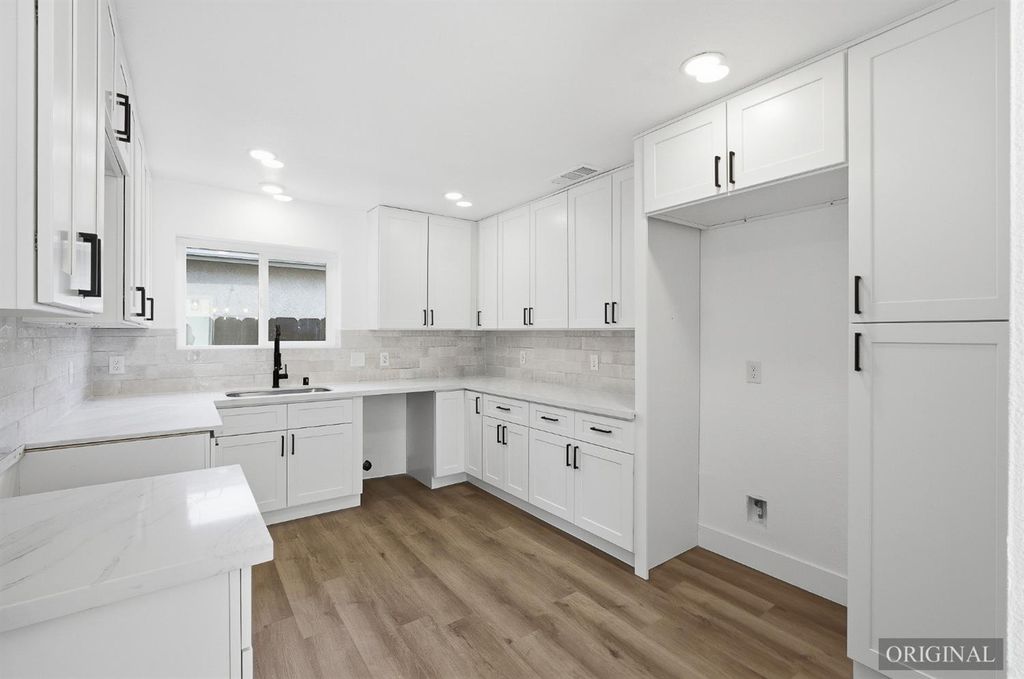 Image 9 of property listing at 3915 E Holland Avenue, Fresno, CA 93726