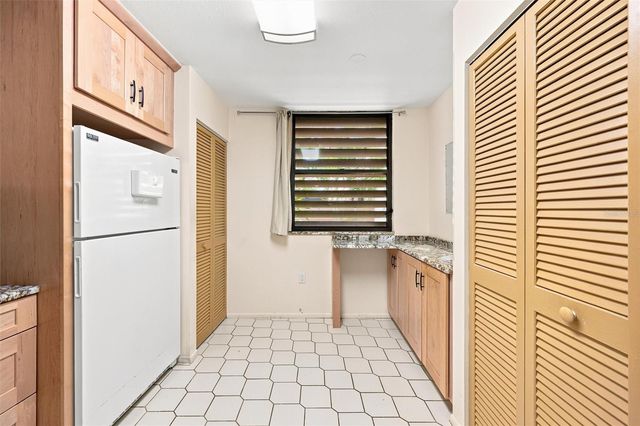 240 SHERWOOD DRIVE, Bradenton, FL 34210