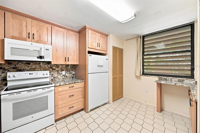 240 SHERWOOD DRIVE, Bradenton, FL 34210
