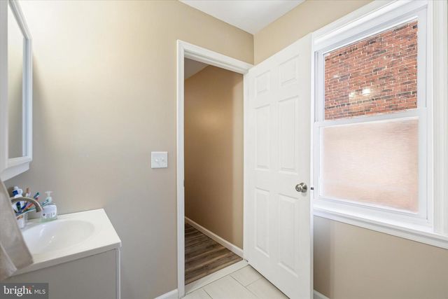 39 W 2ND ST, Bridgeport, PA 19405