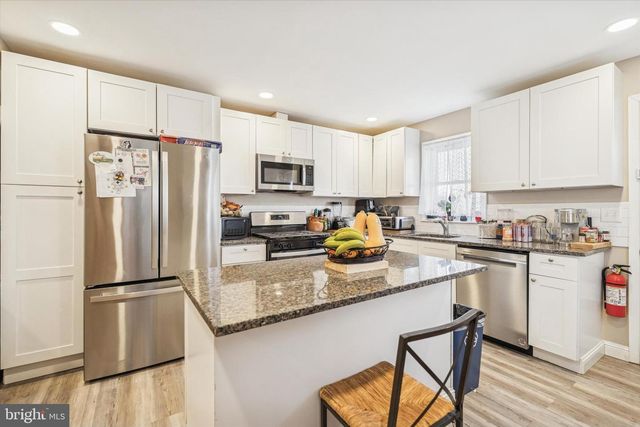 39 W 2ND ST, Bridgeport, PA 19405