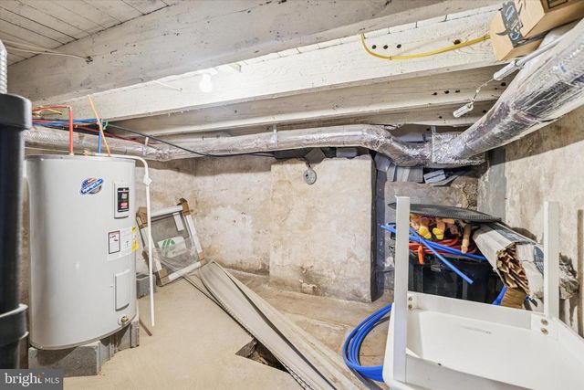 39 W 2ND ST, Bridgeport, PA 19405