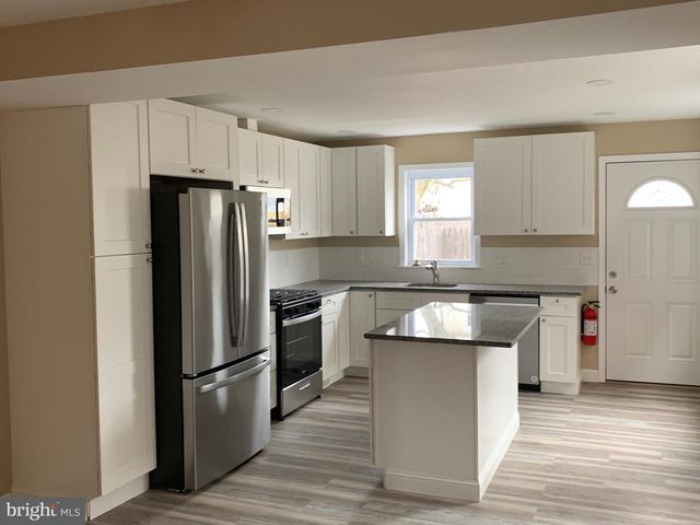 39 W 2ND ST, Bridgeport, PA 19405