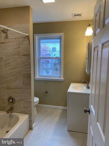 39 W 2ND ST, Bridgeport, PA 19405