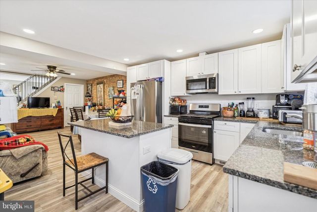 39 W 2ND ST, Bridgeport, PA 19405