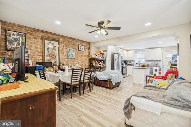 39 W 2ND ST, Bridgeport, PA 19405