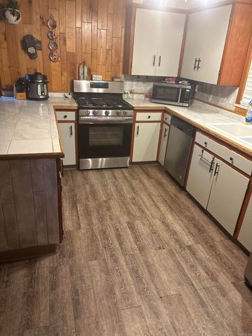 910 E Fordyce Street, England, AR 72046