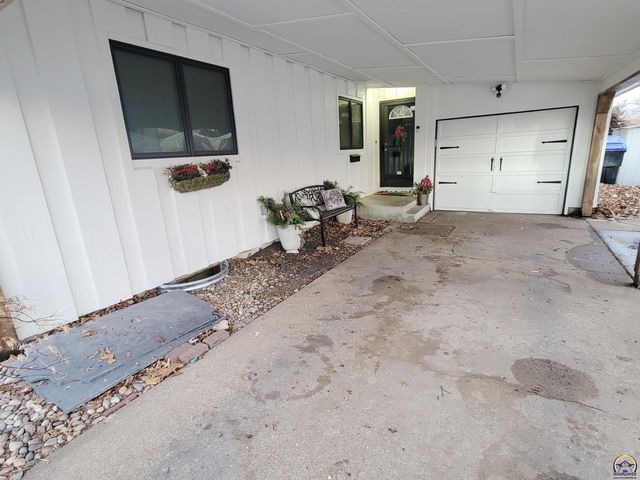 1906 SW Belle AVE, Topeka, KS 66604