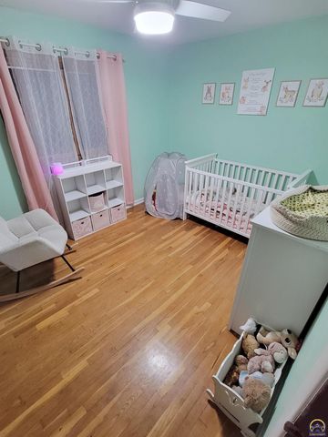 1906 SW Belle AVE, Topeka, KS 66604