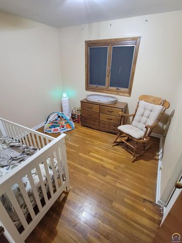 1906 SW Belle AVE, Topeka, KS 66604