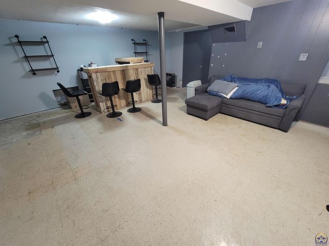 1906 SW Belle AVE, Topeka, KS 66604