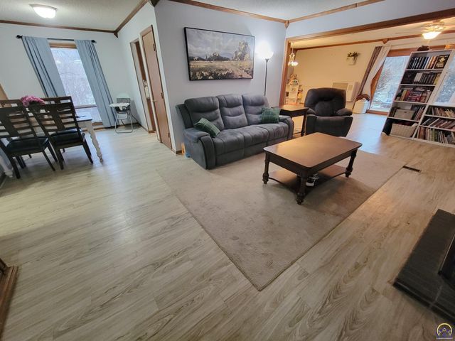 1906 SW Belle AVE, Topeka, KS 66604