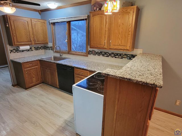 1906 SW Belle AVE, Topeka, KS 66604