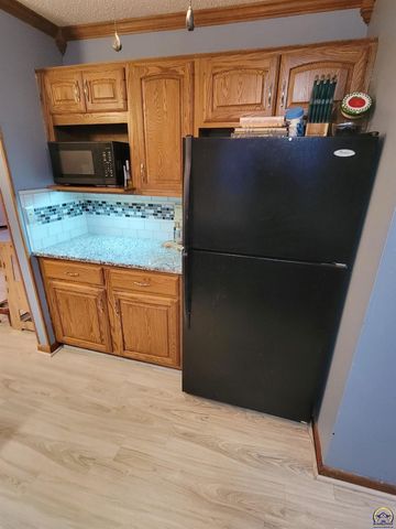 1906 SW Belle AVE, Topeka, KS 66604