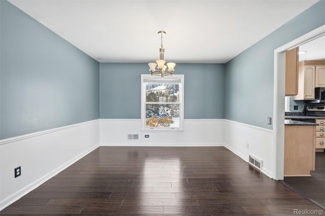 1820 Hunters Ridge Drive, Bloomfield Hills, MI 48304