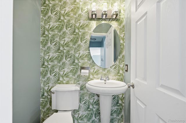 1820 Hunters Ridge Drive, Bloomfield Hills, MI 48304