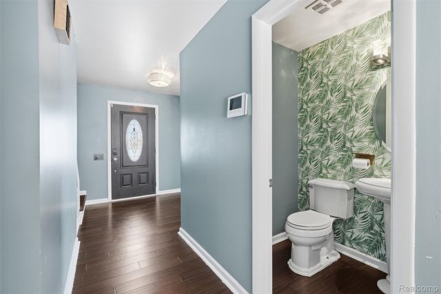 1820 Hunters Ridge Drive, Bloomfield Hills, MI 48304