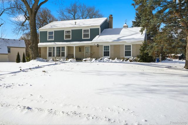 1820 Hunters Ridge Drive, Bloomfield Hills, MI 48304