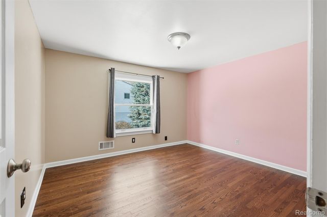 1820 Hunters Ridge Drive, Bloomfield Hills, MI 48304