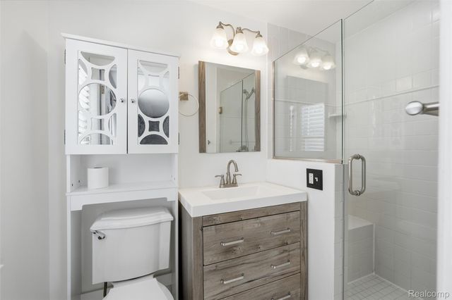 1820 Hunters Ridge Drive, Bloomfield Hills, MI 48304