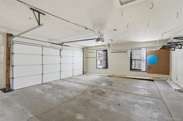 1820 Hunters Ridge Drive, Bloomfield Hills, MI 48304