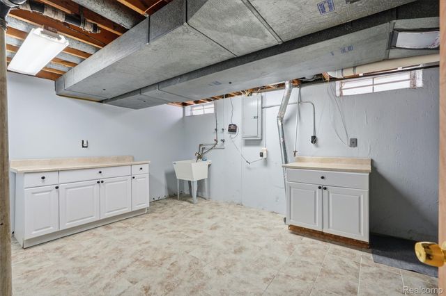 1820 Hunters Ridge Drive, Bloomfield Hills, MI 48304