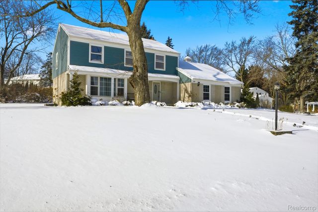 1820 Hunters Ridge Drive, Bloomfield Hills, MI 48304