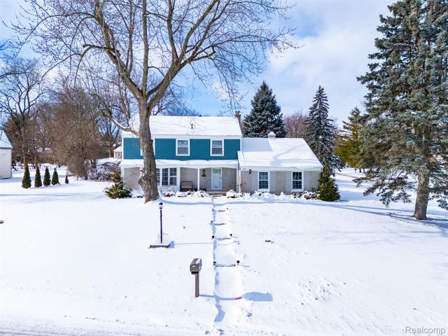 1820 Hunters Ridge Drive, Bloomfield Hills, MI 48304