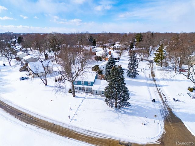 1820 Hunters Ridge Drive, Bloomfield Hills, MI 48304