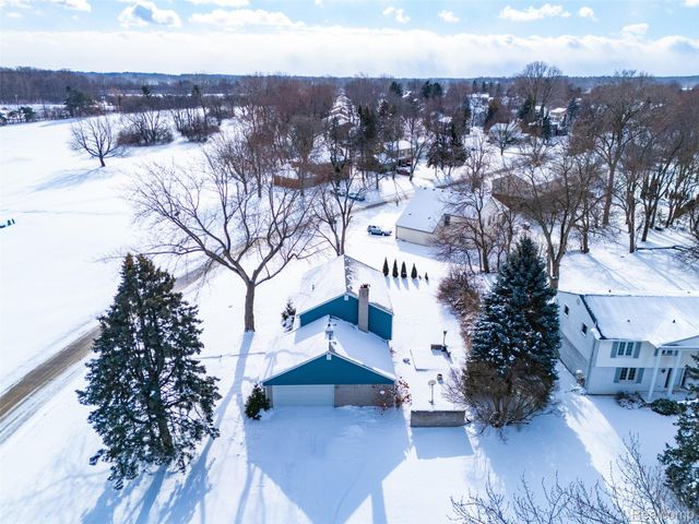 1820 Hunters Ridge Drive, Bloomfield Hills, MI 48304