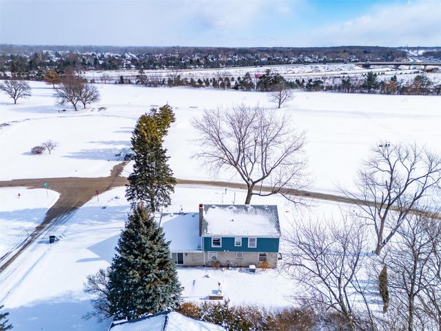 1820 Hunters Ridge Drive, Bloomfield Hills, MI 48304