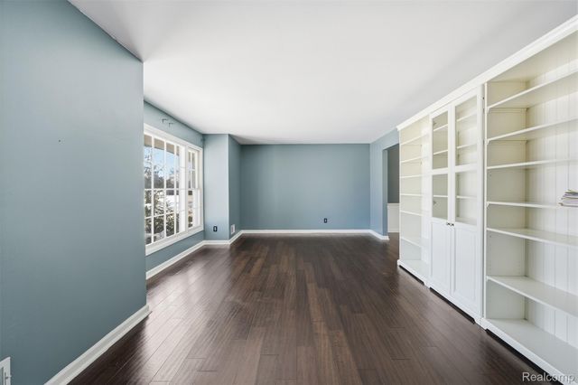 1820 Hunters Ridge Drive, Bloomfield Hills, MI 48304