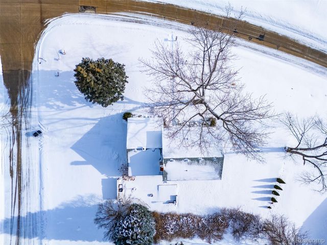 1820 Hunters Ridge Drive, Bloomfield Hills, MI 48304