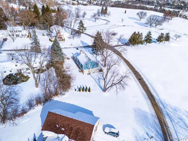 1820 Hunters Ridge Drive, Bloomfield Hills, MI 48304