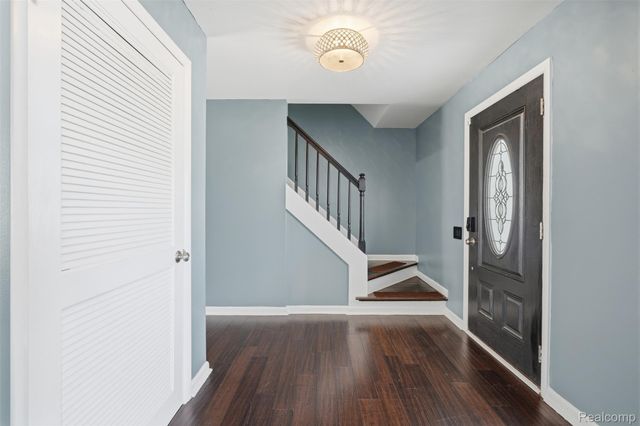 1820 Hunters Ridge Drive, Bloomfield Hills, MI 48304