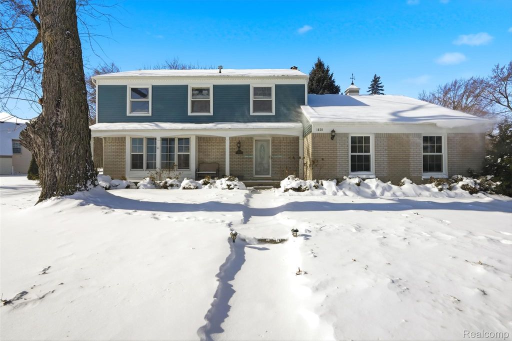 1820 Hunters Ridge Drive, Bloomfield Hills, MI 48304