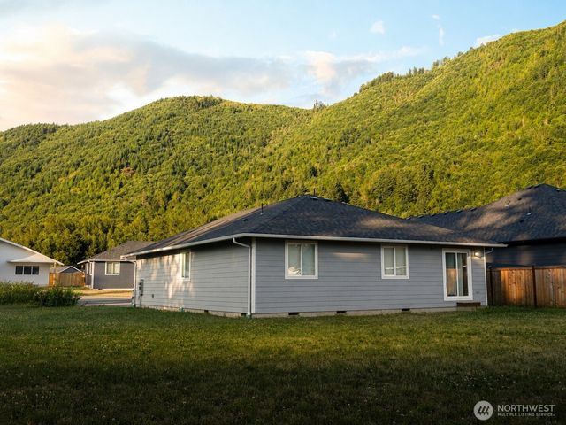6311 Bearpaw Court, Maple Falls, WA 98266