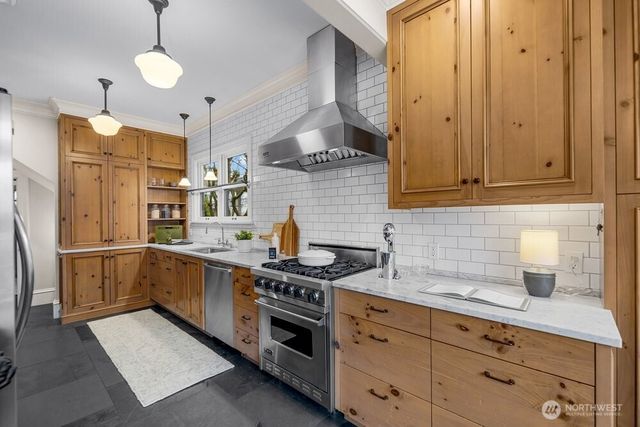 610 16th Avenue E, Seattle, WA 98112