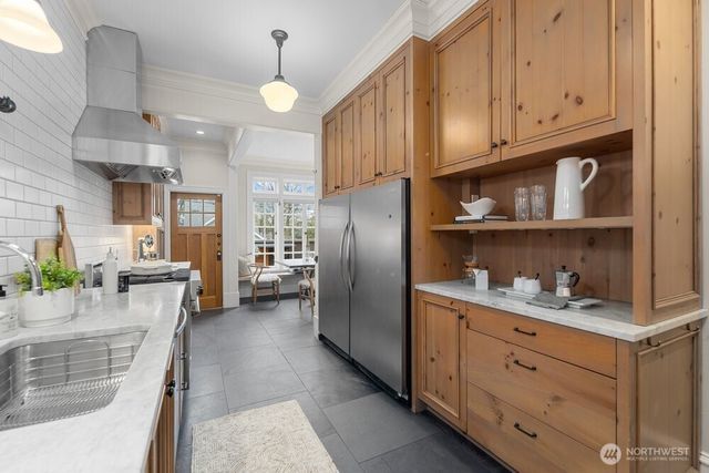 610 16th Avenue E, Seattle, WA 98112