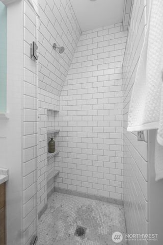 610 16th Avenue E, Seattle, WA 98112