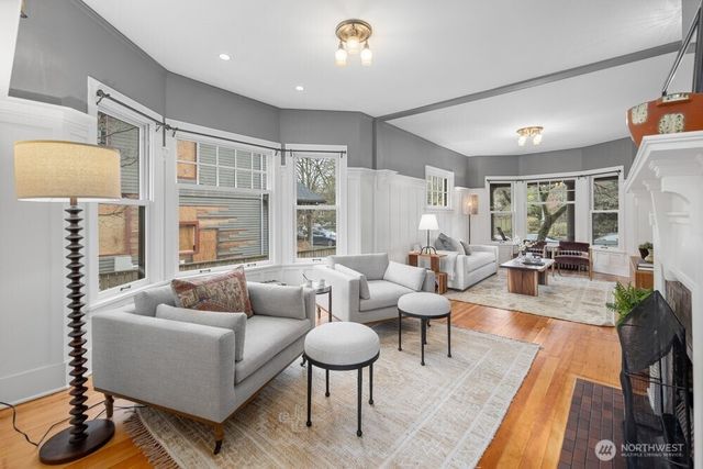 610 16th Avenue E, Seattle, WA 98112