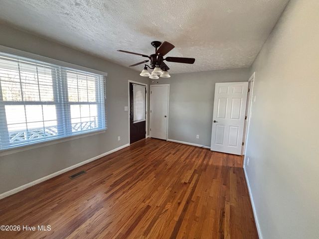 7825 Snow Hill Drive, Roseboro, NC 28382