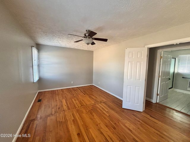 7825 Snow Hill Drive, Roseboro, NC 28382