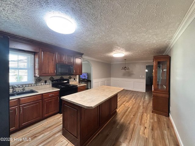 7825 Snow Hill Drive, Roseboro, NC 28382