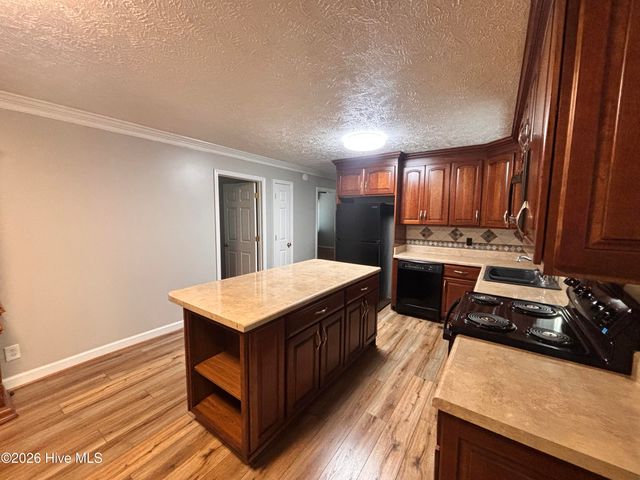 7825 Snow Hill Drive, Roseboro, NC 28382