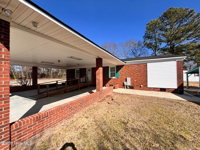 7825 Snow Hill Drive, Roseboro, NC 28382